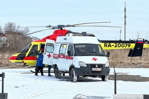 Мальчика с врождённым пороком сердца доставили из Кузбасса в Новосибирск вертолётом