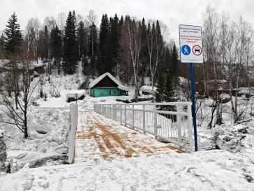 Фото: В Междуреченске возвели новый пешеходный мост через реку Ольжерас  2