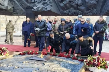 Фото: Илья Середюк почтил память защитников Отечества в Новокузнецке 3