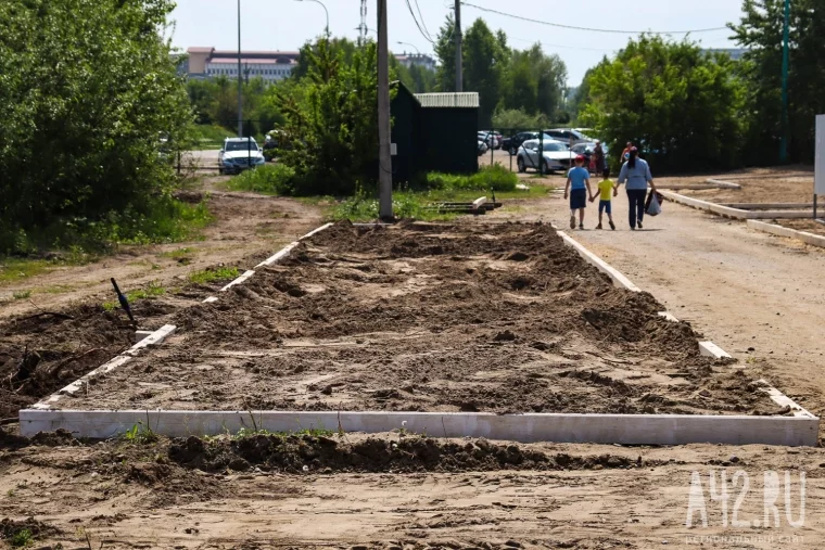 Фото: Шезлонги по 400 рублей, волейбол и душевые будут к июлю. Как выглядит традиционное место отдыха кемеровчан на Красном озере 14
