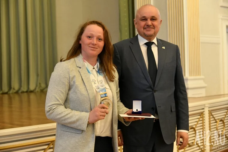 Фото: Губернатор Кузбасса наградил лучших молодых спортсменов региона 4