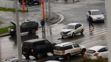 Фото: Последствия ДТП на проспекте Шахтёров в Кемерове сняли на видео 1