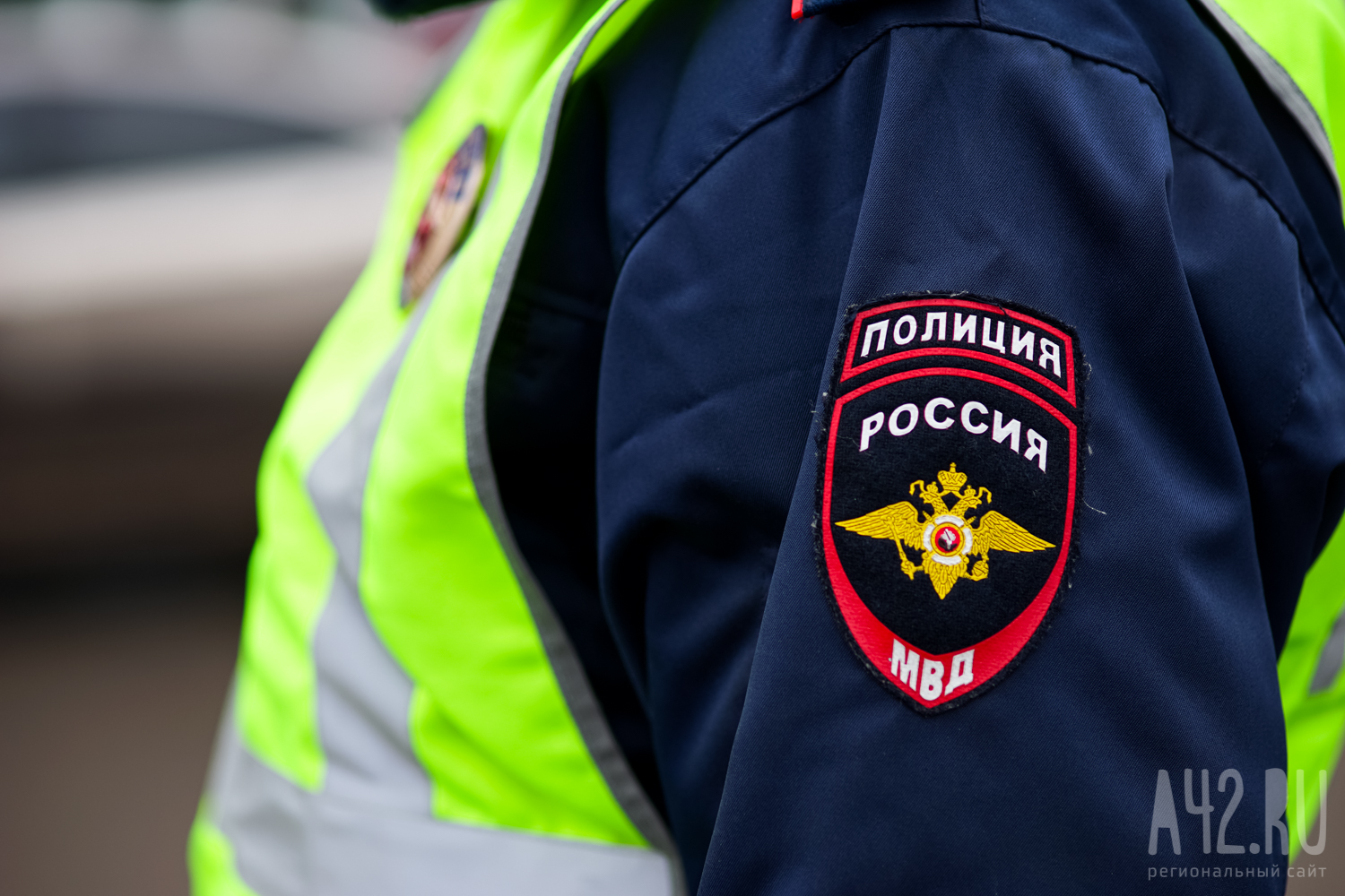 В Новокузнецке полицейские сопроводили машину с беременной пассажиркой, у которой начались роды