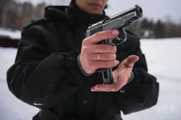 Фото: В Омской области полицейский случайно выстрелил в живот напарнику 1