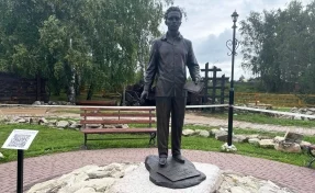 В Кузбассе открыли первый в России памятник узбекскому поэту Усману Насыру