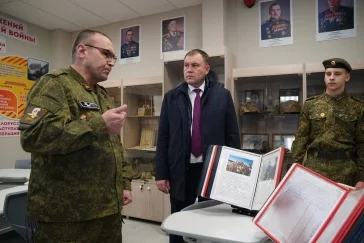 Фото: Губернатор Кузбасса проверил две школы: капремонт в Белове и обновление в Инском 5