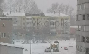 В администрации кузбасского города объяснили отсутствие части крыши у многоэтажки