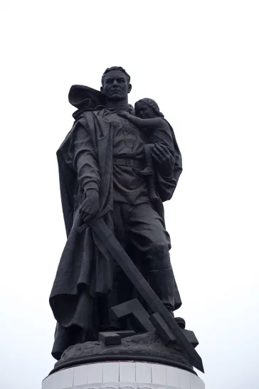 Фото: История в деталях: как прошла первая идентичная экскурсия к монументу Воину-освободителю 4