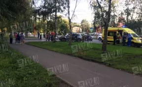 Иномарка вылетела с дороги в результате ДТП в Кемерове 