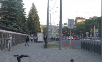 Фото: «Десятки нарушений»: в Новокузнецке ГИБДД массово останавливает детей на электросамокатах 1