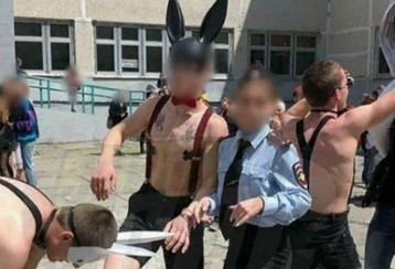 Фото: Полицейские заинтересовались БДСМ-вечеринкой в школе Владивостока 1