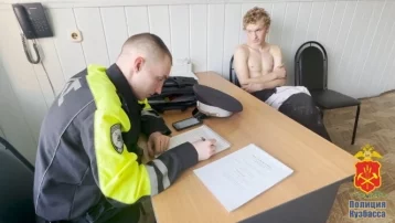 Фото: В Междуреченске 19-летний угонщик пытался уплыть от инспекторов ГАИ по реке 1