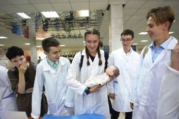 Фото: КемГМУ Минздрава России встречает школьников 4