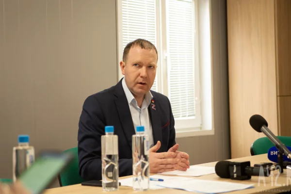 Главе города Кемерово Дмитрию Анисимову исполнилось 42 года