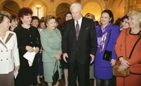 Наина Ельцина предложила считать девяностые святыми годами