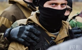 Человек в чёрной одежде напал на воинскую часть в Екатеринбурге