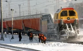 В Кузбассе загорелся снегоуборочный поезд