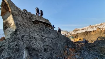 Фото: Опубликованы фото с места гибели рабочего при обрушении склона карьера золотодобычи в Кузбассе 1