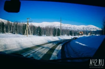 Фото: Соцсети: в Кузбассе на трассе возле посёлка Каз произошло жёсткое ДТП 1