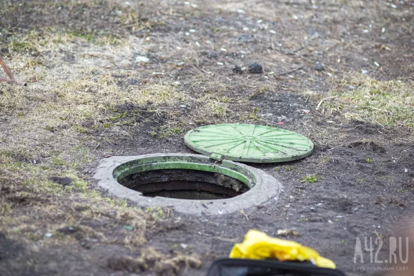 В Кузбассе ребёнок получил 100 тысяч рублей компенсации за падение в открытый колодец