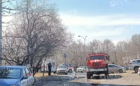 Очевидцы: в Кузбассе возле жилого дома нашли взрывное устройство, на месте работают экстренные службы