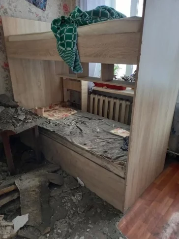 Фото: В кемеровской квартире обрушился потолок 3