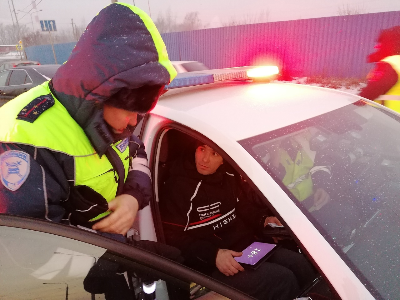 В Кузбассе инспекторы ГИБДД показывали водителям шокирующие кадры аварий