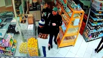 Фото: Кузбассовец открыто украл ящик шампанского из супермаркета 1