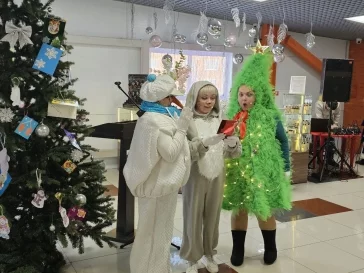 Фото: В Кузбассе подвели итоги акции «Рождество для всех и для каждого»: подарки получили более 3 тысяч детей 6