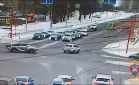В Кемерове водитель сбил на пешеходном переходе женщину и коляску с ребёнком