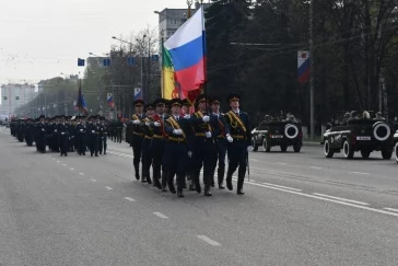 Фото: В Кемерове, Новокузнецке и Юрге прошли торжественные марши военной техники 2