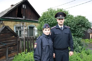 Фото: В Кузбассе две женщины чуть не погибли в горящем доме  1