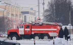 Соцсети: в кемеровском доме загорелся мусоропровод
