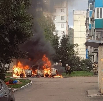 Фото: В кузбасском городе сгорела машина 1