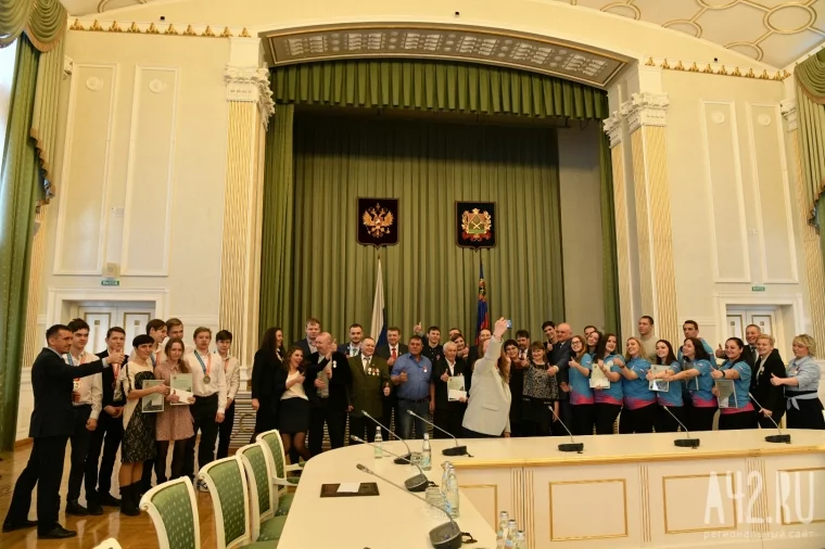 Фото: Губернатор Кузбасса наградил лучших молодых спортсменов региона 5