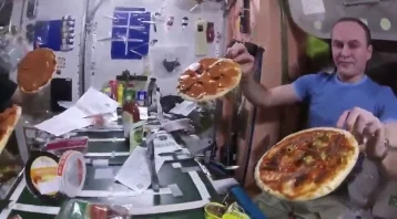 Фото: Космонавты МКС приготовили пиццу в невесомости  1