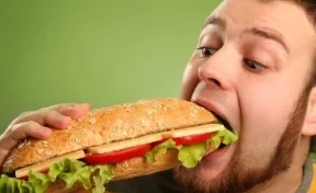 Учёные нашли способ есть много вредной пищи и не толстеть