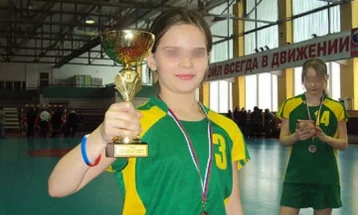 Фото: Юная российская гандболистка намеренно прыгнула на голову упавшей сопернице 1