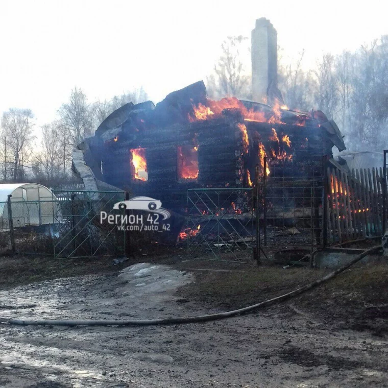 Фото: При пожаре в садовом товариществе Кемеровского района пострадал мужчина 2