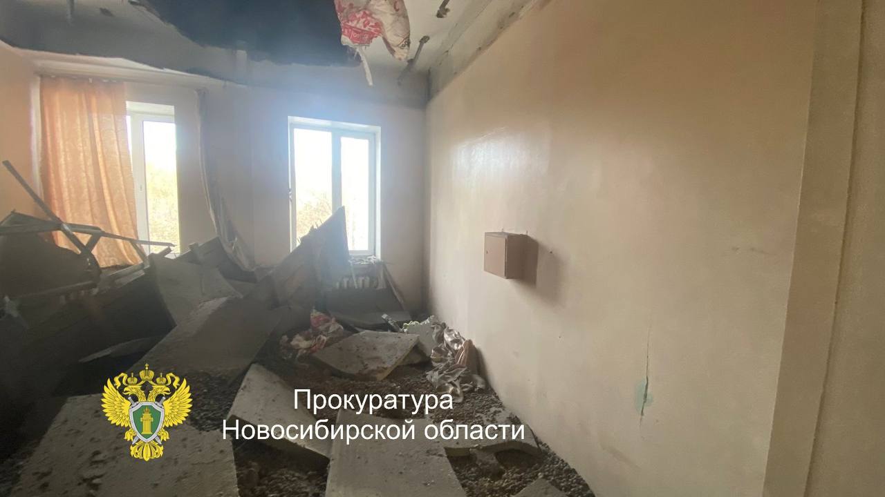 В Новосибирске в хирургическом отделении детской больницы обрушился потолок