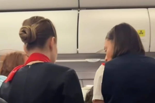 У пассажирки авиарейса Екатеринбург — Самарканд во время полёта начались роды