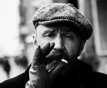 Фото: «Здоровая жизнь — это мифология»: Шнуров закурил во время рассуждения о ЗОЖ 1