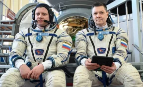 Роскосмос показал фото с первой тренировки кузбассовца Александра Гребёнкина