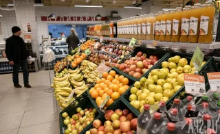 Покупателю грозит арест или штраф, если он возьмёт слишком много пакетов в магазине