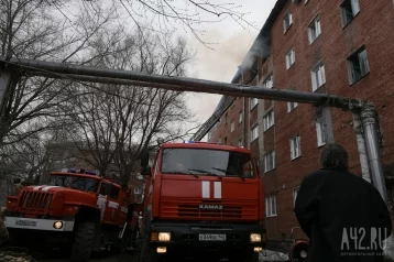 Фото: Пожар в кемеровском общежитии тушили 55 человек 1