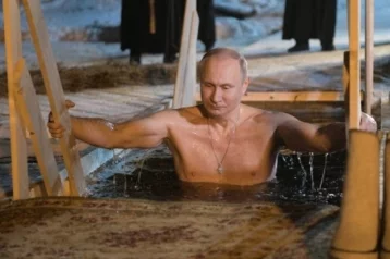 Фото: Опубликовано видео с крещенским купанием Путина 1