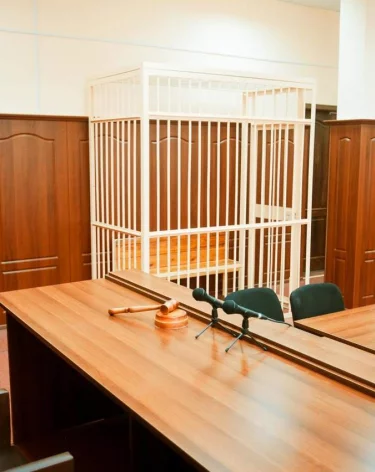 Кузбассовца избили и забрали у него 69 000 рублей за знакомство с 16-летней девочкой