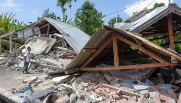 Фото: В Индонезии число жертв землетрясения увеличилось до 91 1