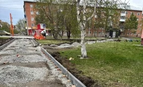 В Кемерове начали ремонтировать тротуар на улице Веры Волошиной