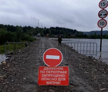 Фото: В Кузбассе уровень воды в реке Томь значительно вырос: закрыта понтонная переправа 1